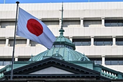 Bank of Japan keeps main interest rate unchanged