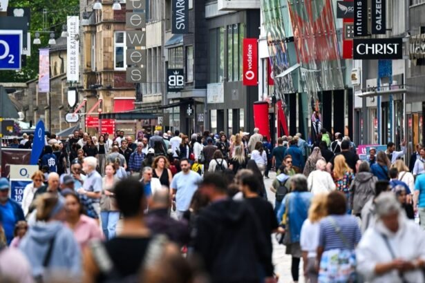 German jobless rate edges up in July