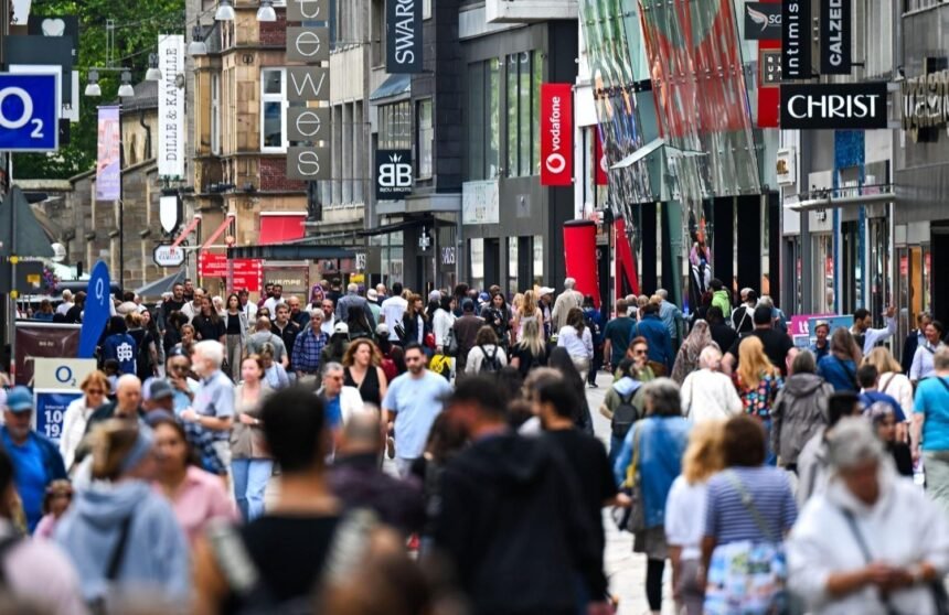 German jobless rate edges up in July